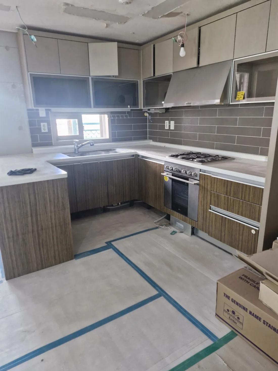 블랙 프레임 포인트 대형 냉장고장 시공 서울 강남구 시공 전