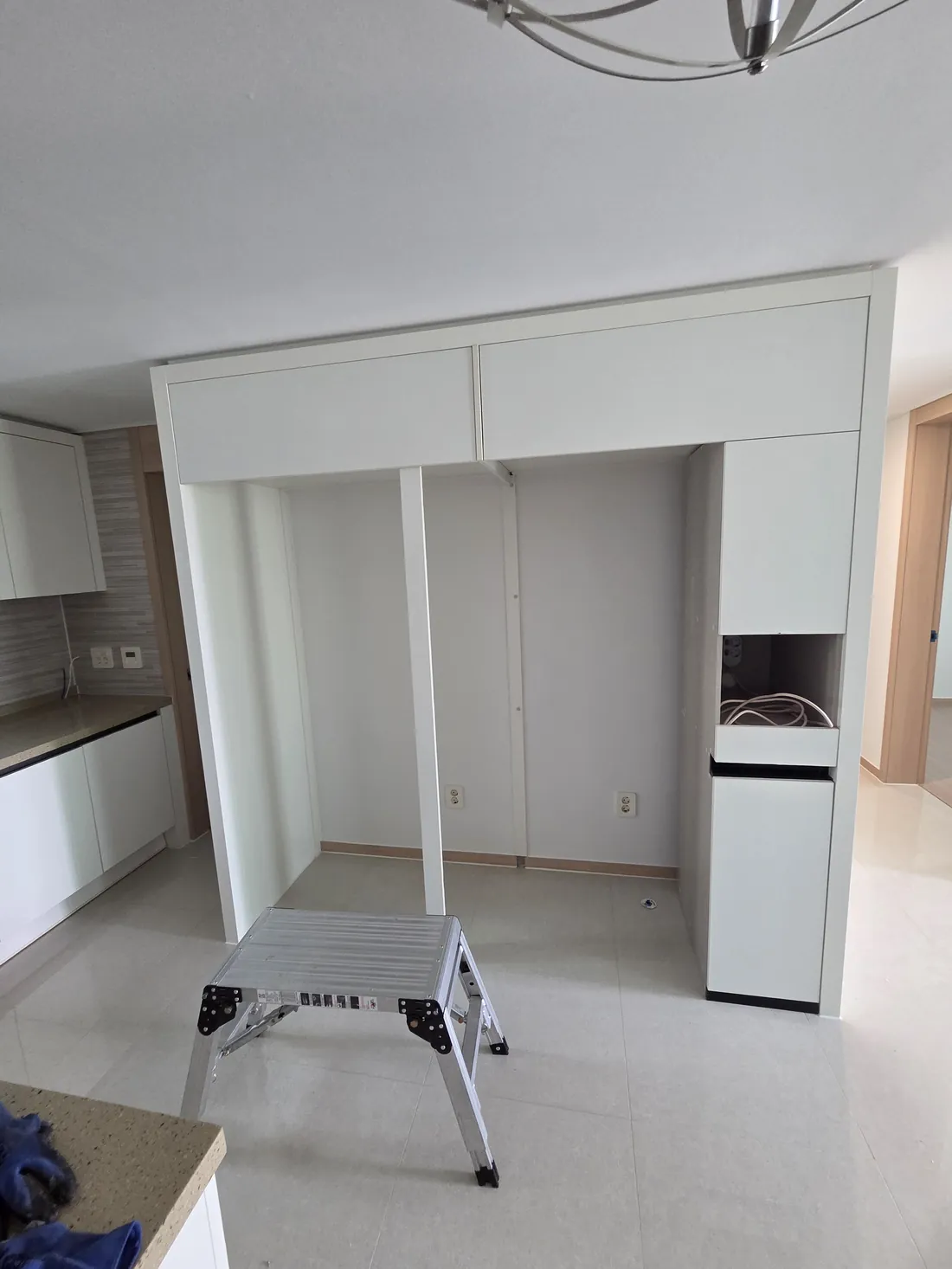 프리스탠딩 냉장고 빌트인 매립 + 사이드 간접조명 서울 송파구 시공 전