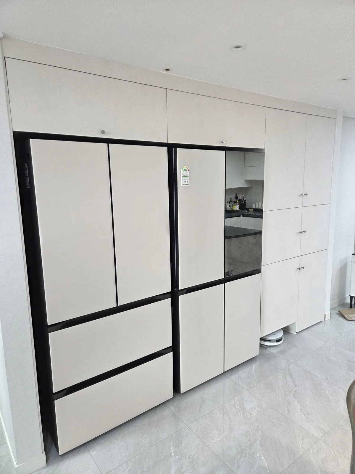 블랙 프레임 포인트 프리미엄 냉장고장 서울 강남구 시공 후